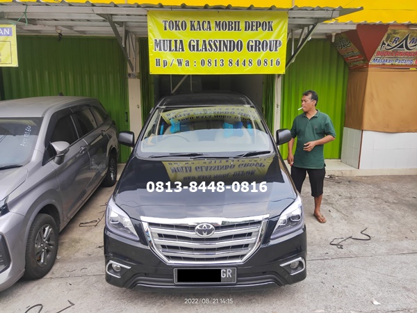 kaca mobil depan toyota innova di depok
