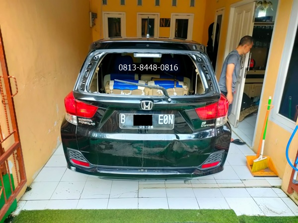 Ganti Kaca Mobil Belakang Honda Mobilio di Depok Original Bergaransi 