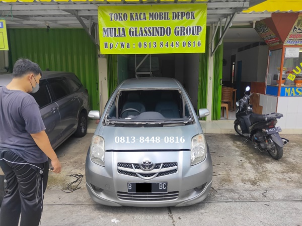 Layanan Ganti Kaca Mobil Depan Toyota Yaris di Depok dan Bogor Bergaransi